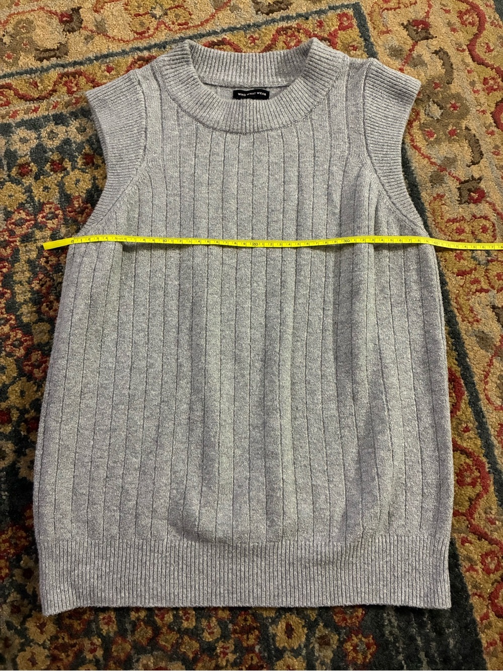 Who What Wear Gray Ribbed Sleeveless V-Neck Sweater Vest